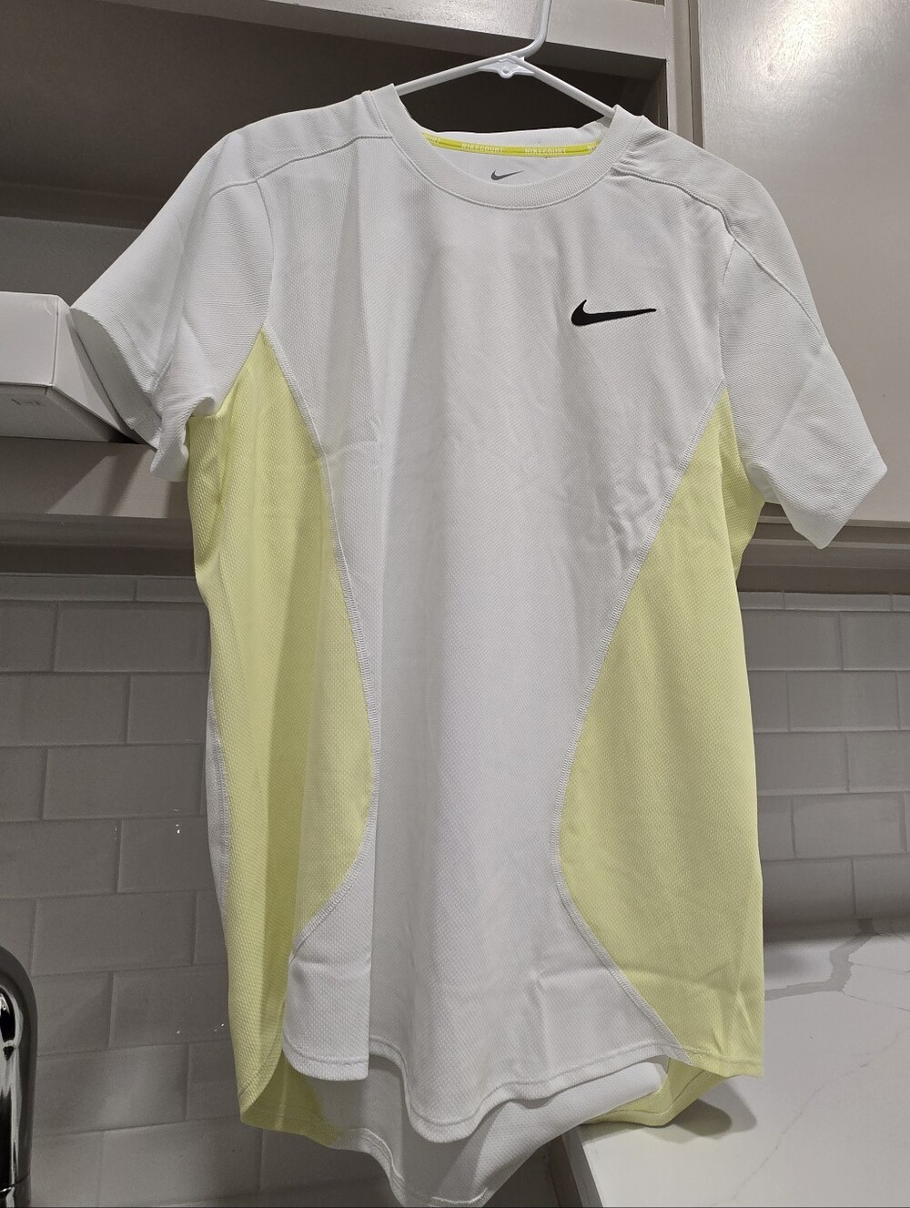RARE🔥Nike Men’s Dri-FIT Court Advantage  Tennis Top FZ6860-100 Size M SLIM FIT
